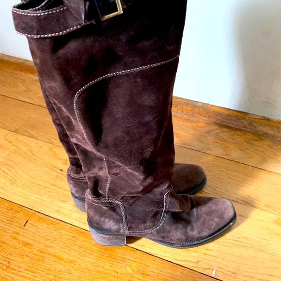 Brown Suede boots - Picture 1 of 9